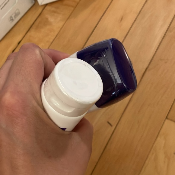 Rodan + Fields Spotless Daily Acne Wash and Acne Clearing Treatment - Picture 2 of 6